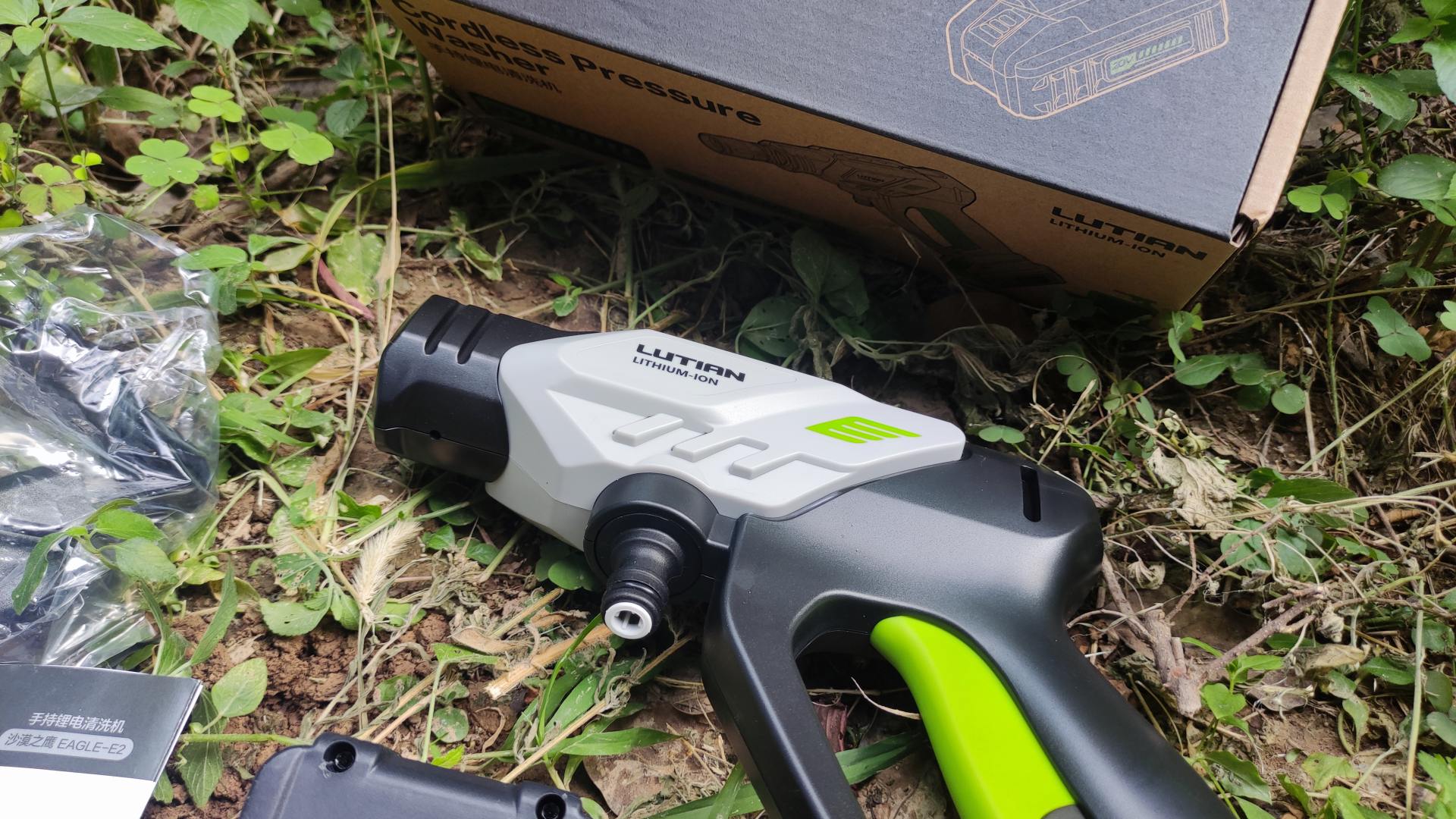 洗车水枪家用体验,绿田锂电高压水枪洗车神器评测