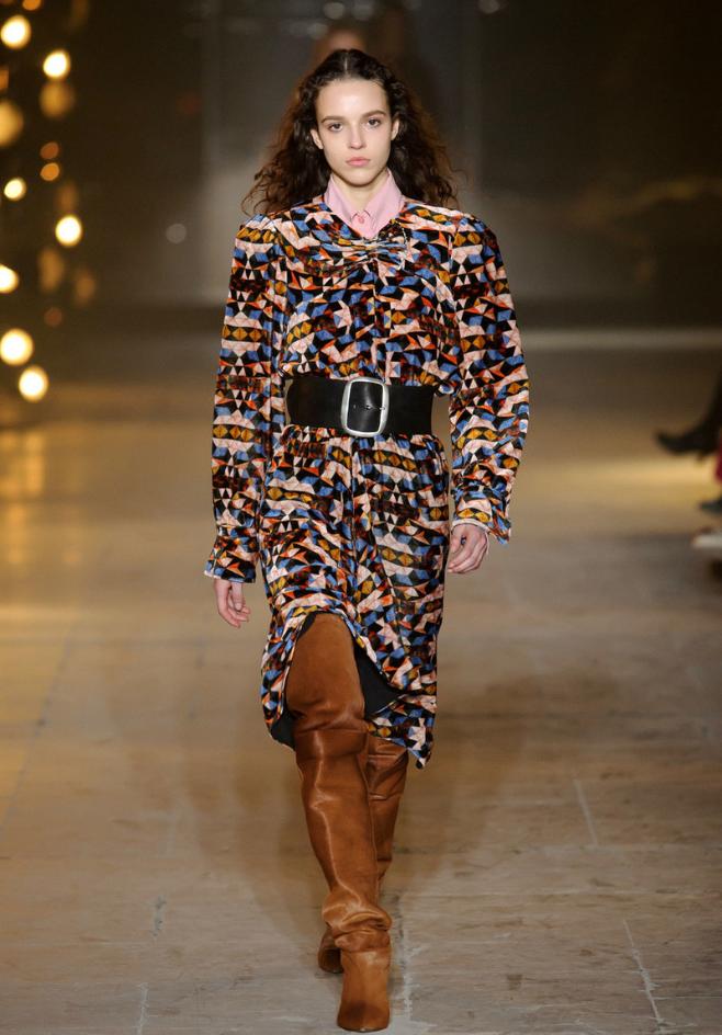 今年流行的褶皱靴子,复古靴子怎么穿好看