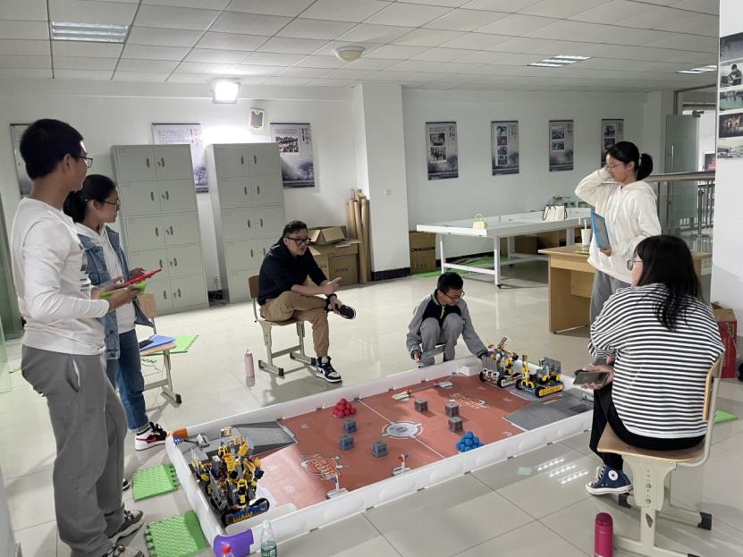 走进校园体验小学课程,走进校园感受