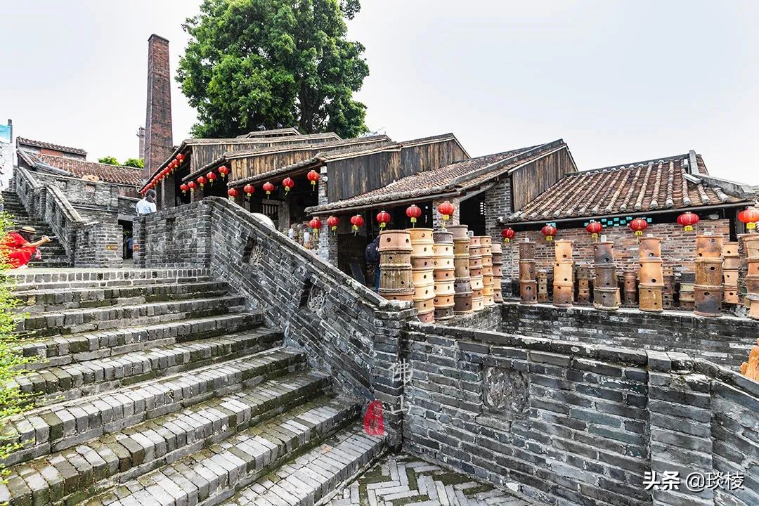 跑男去过的南风古灶，是世界上最古老的柴烧龙窑，至今仍在使用