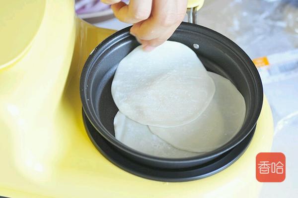 剩饺子皮不要扔试试这样做,饺子皮用不完了应该怎么吃