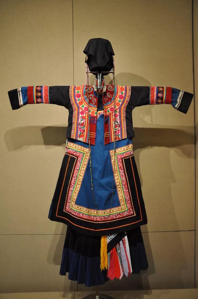 云南少数民族服饰图片,最好看的云南民族服饰