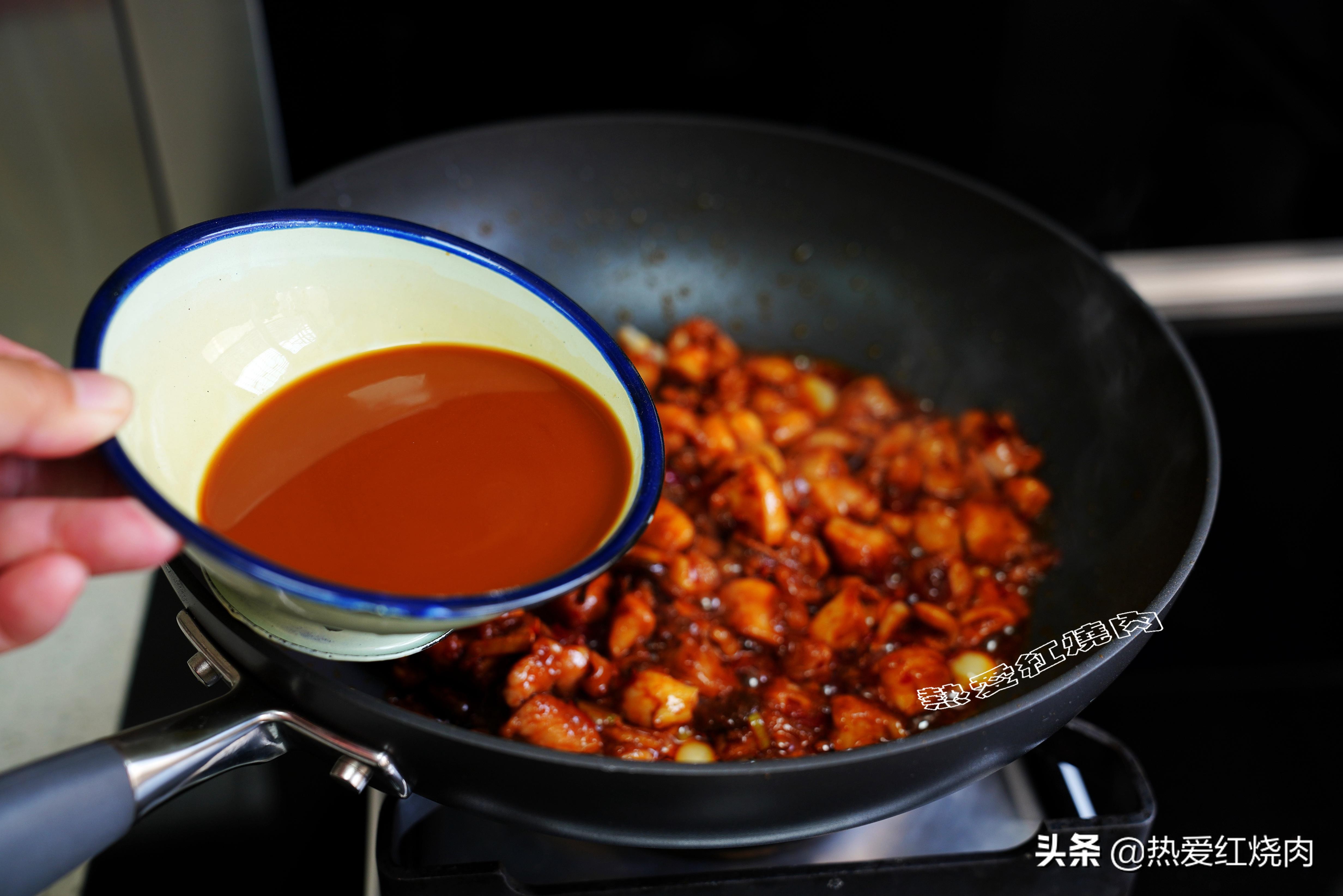 孜然炒鸡丁最正宗的做法,炒鸡胸丁肉嫩而不柴的诀窍