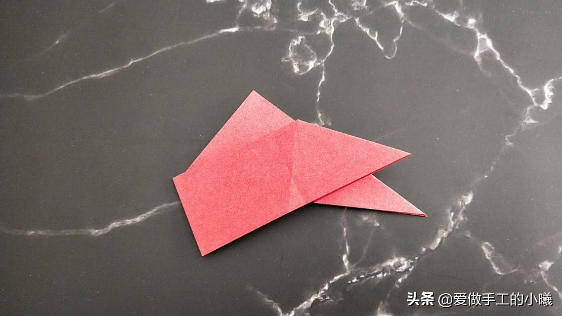 玫瑰花正方形折纸教程图解,怎么样用折纸叠出来简单的玫瑰花