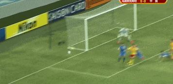 新华社：停球十米外从躲球哥到停球哥，中韩大战后他称享受过程