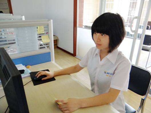 女员工请假1天被老板扣800元,克扣员工加班费女老板发飙