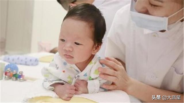 为啥宝宝爱打大人的脸,为什么宝宝喜欢打人脸