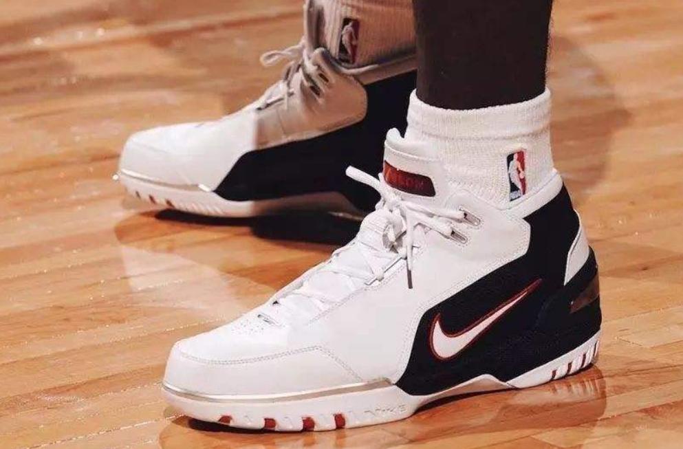 这就是你想要的球鞋“踩屎感”？缓震科技哪家强，弹软轻盈助飞翔