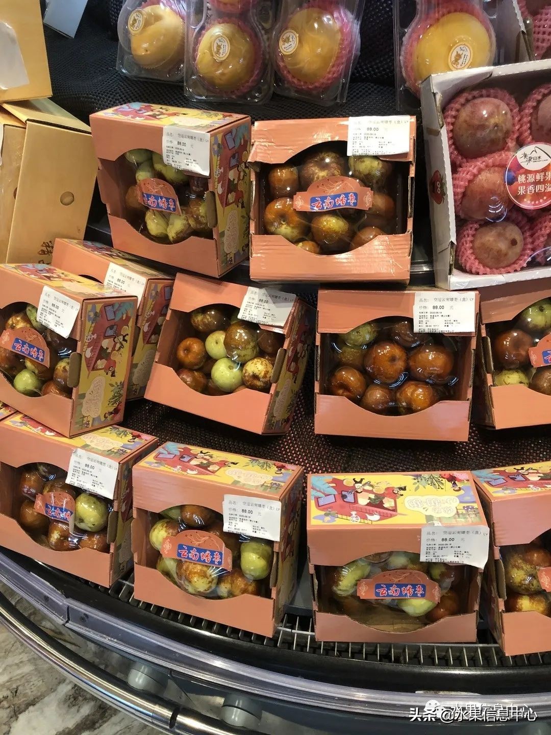 中秋节前，走访两家水果零售店，水果标准化在这里体现的淋漓尽致