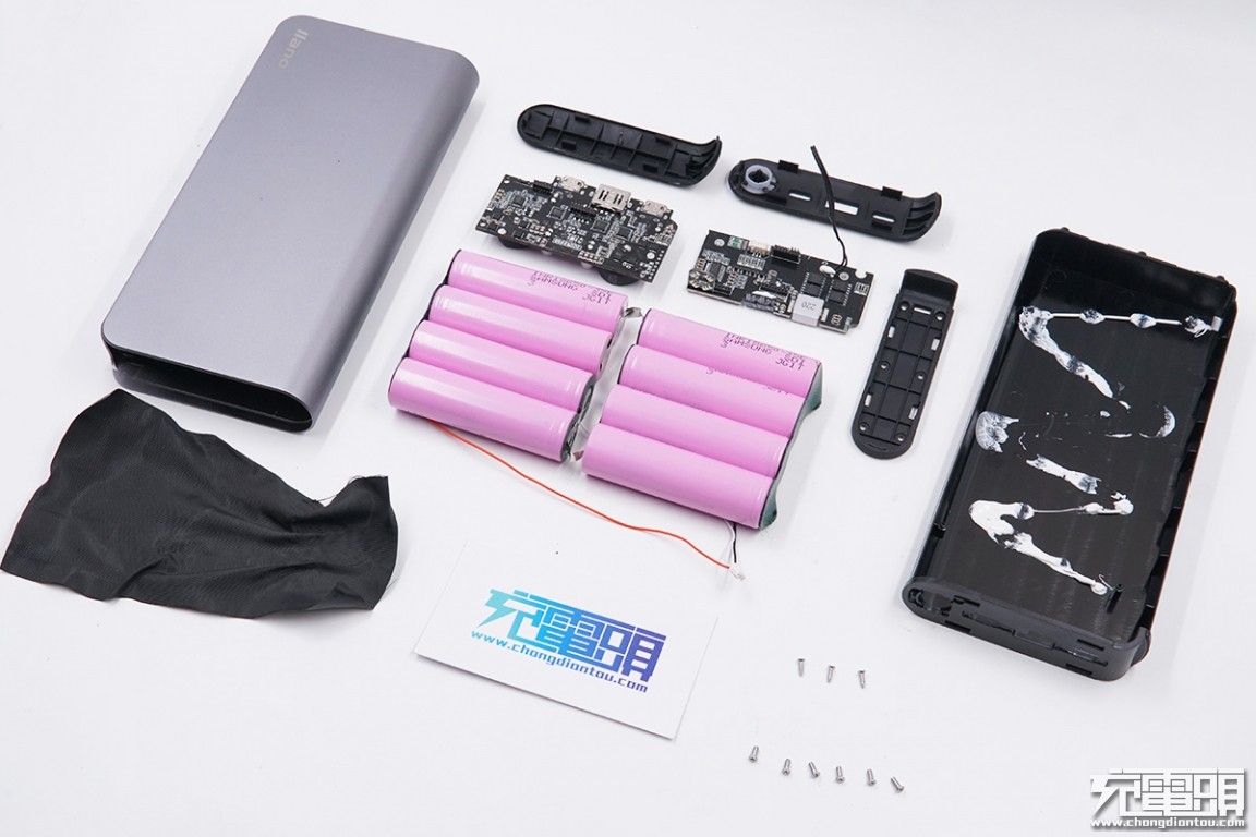 巨能移动电源拆解,绿巨能移动电源评测