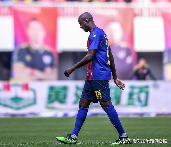 曾经风靡98世界杯的彩色pumaking，如今低调变身成贝莱林小黑鞋