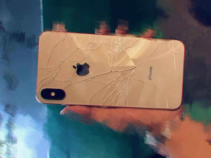 iphonexsmax后玻璃碎了,iphonexsmax后盖玻璃碎了