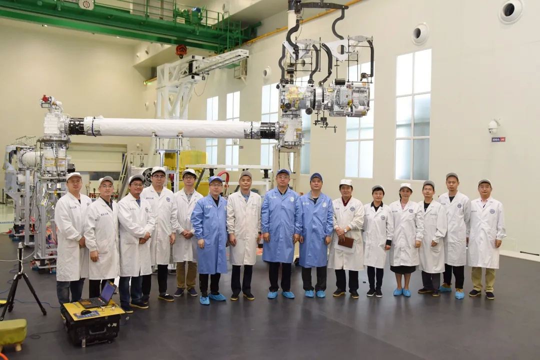 中国空间站机械臂有几个爬行点,中国空间站机械臂真的能爬行