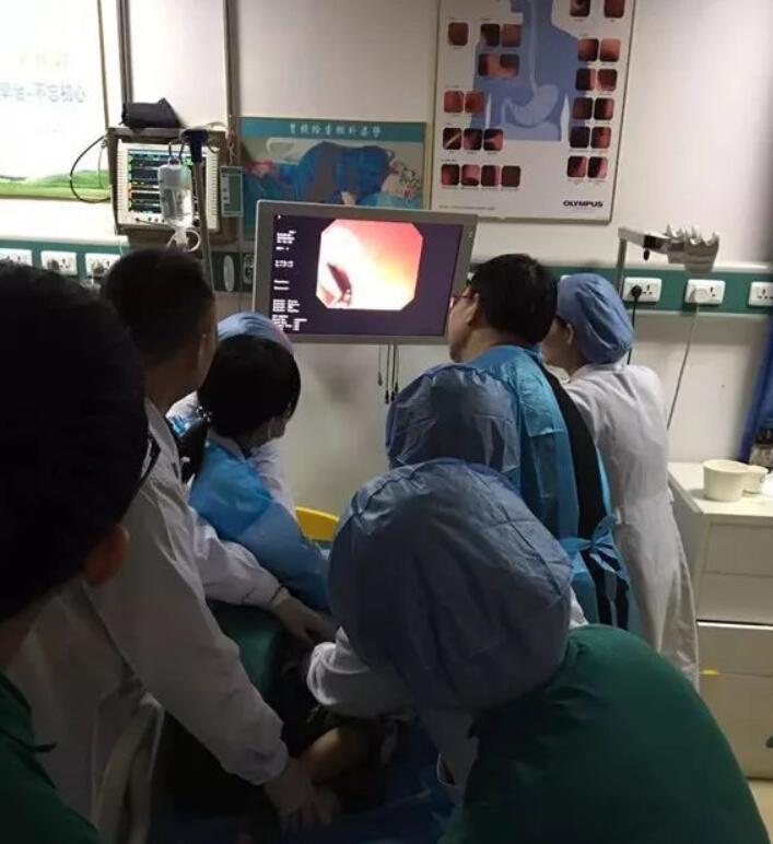 小孩误吞异物的急救方法,孩子吞了异物海姆立克急救法