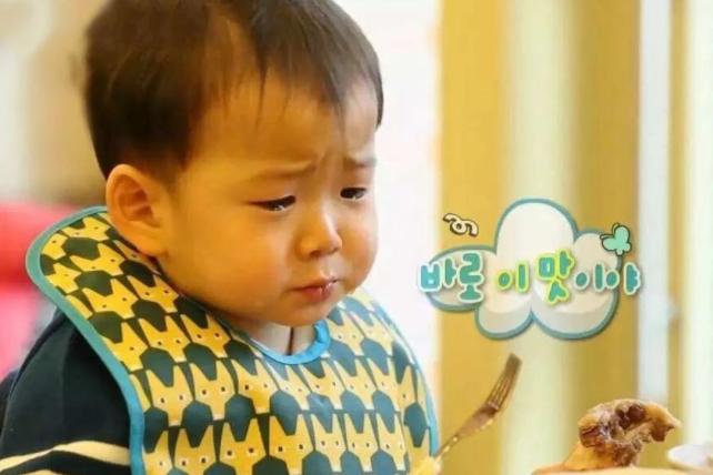 502胶水宝宝喝了怎么样,一岁宝宝吃到502胶水怎么办