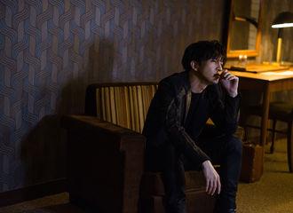 偌大的城市，我们都是骆驼