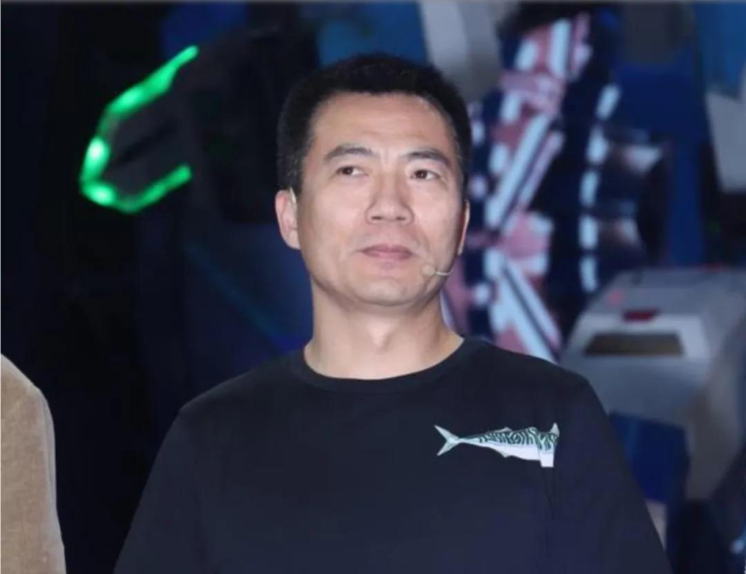 美团王兴引发的足球论战,王兴对黄健翔评价