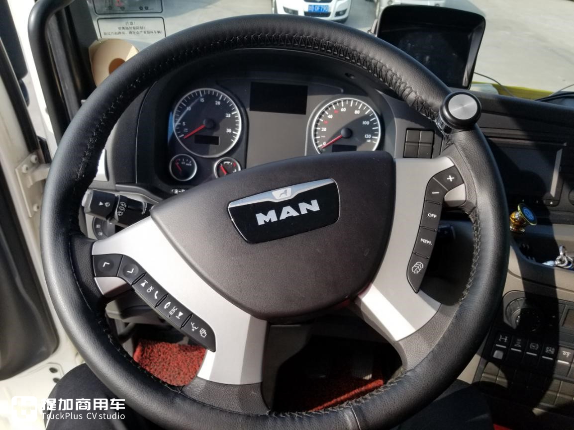 遇到一辆贴满“拜仁慕尼黑”球队元素的卡车，仔细一看竟大有来头