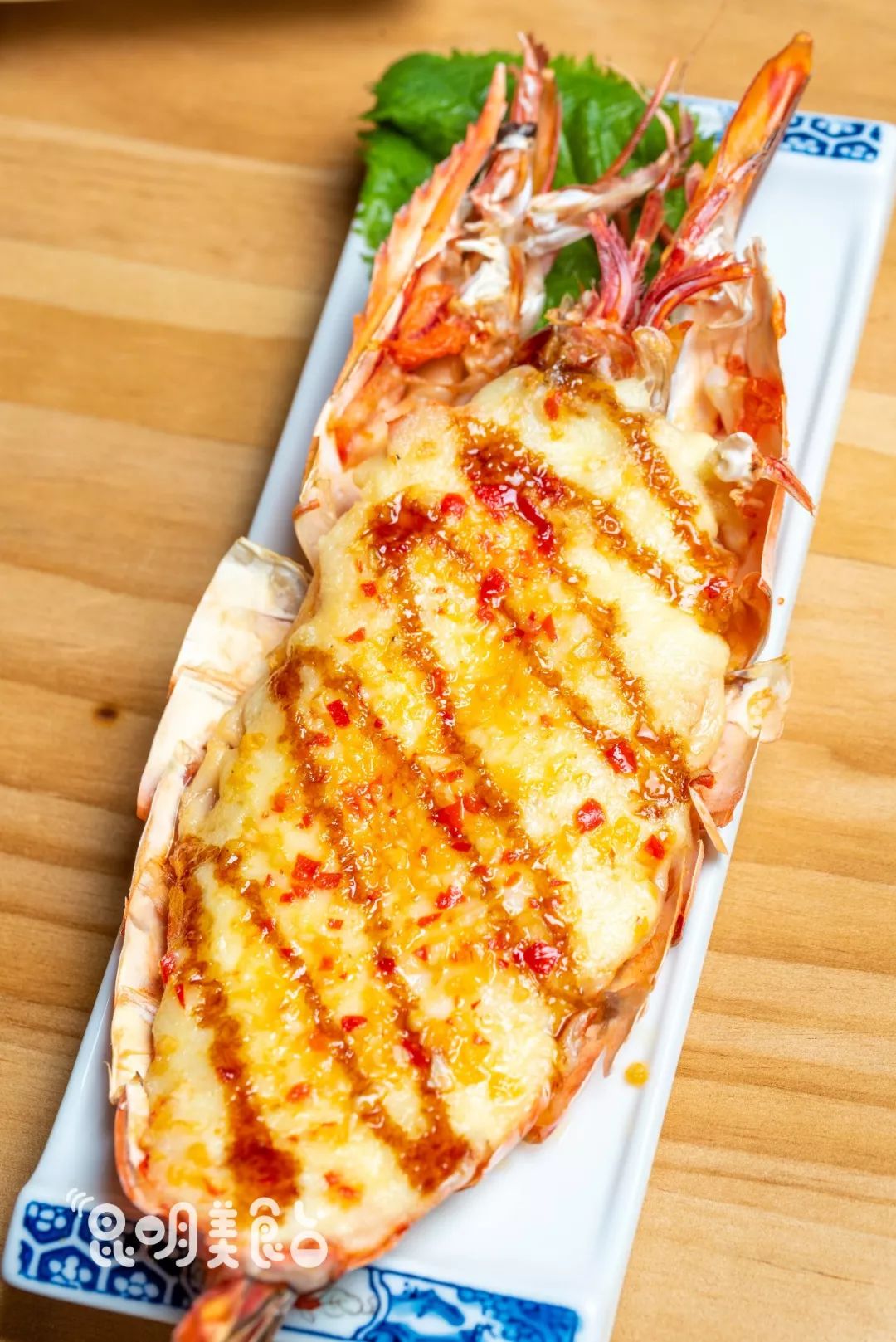 在昆明，第一次见200斤的大鱼，蘸着芥末生吃超爽