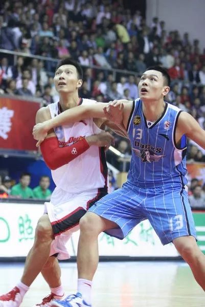 野球场打篮球应该怎么打,野球场遇到脏动作怎么办