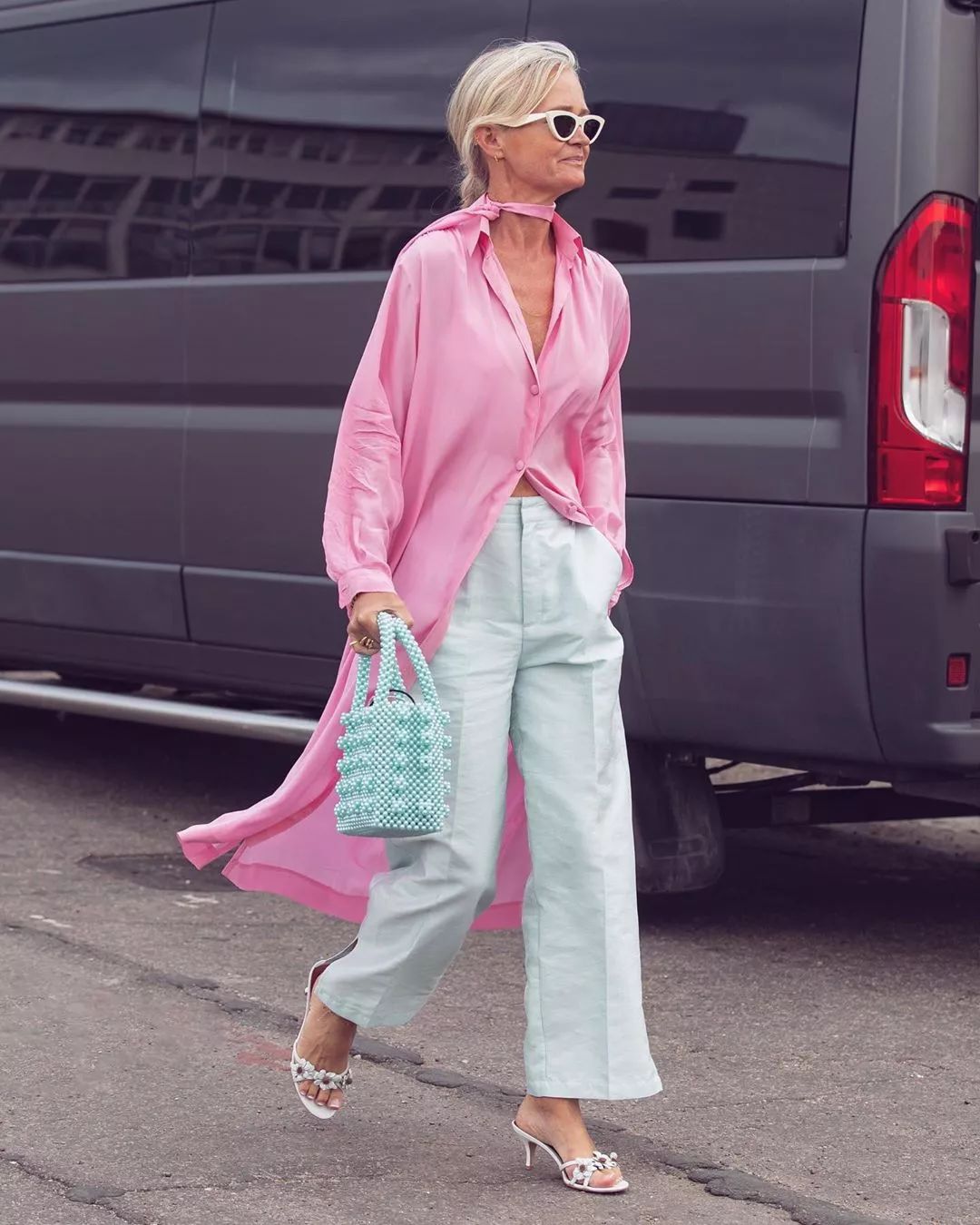 即使不出门也要穿出睡衣的别致,穿睡衣成了一种时尚