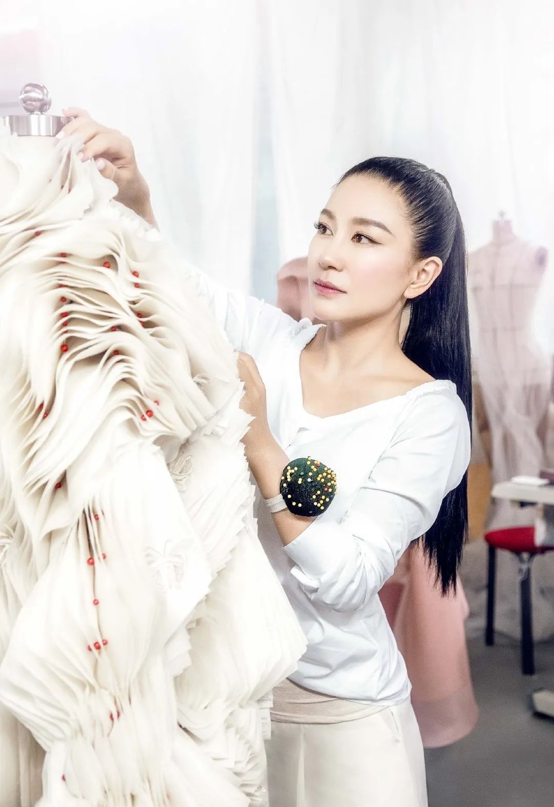 兰公子变身“巧手神探”百乐门老板娘|纸上刺绣,别具匠心