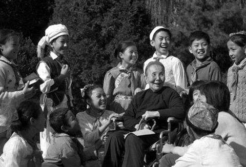 冰心和宋庆龄,冰心抗战时期在做什么