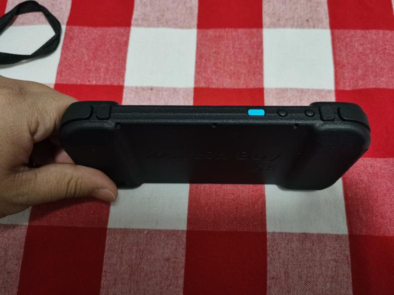 自制安卓掌机：4.3英寸大屏+骁龙855，通吃所有模拟器