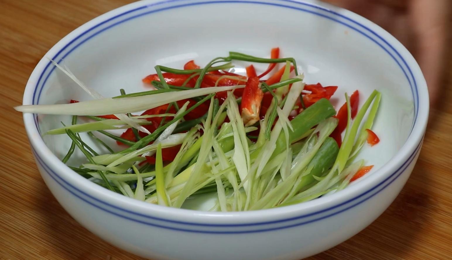 蒸鱼如何防止留水,蒸鱼放料酒的正确方法