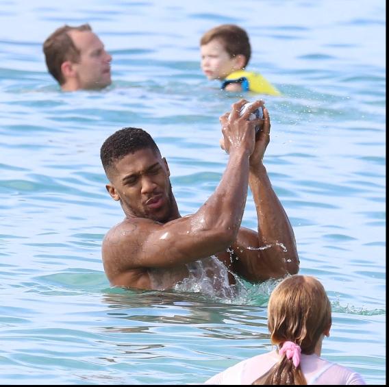 安东尼约书亚出场画面,安东尼约书亚空击