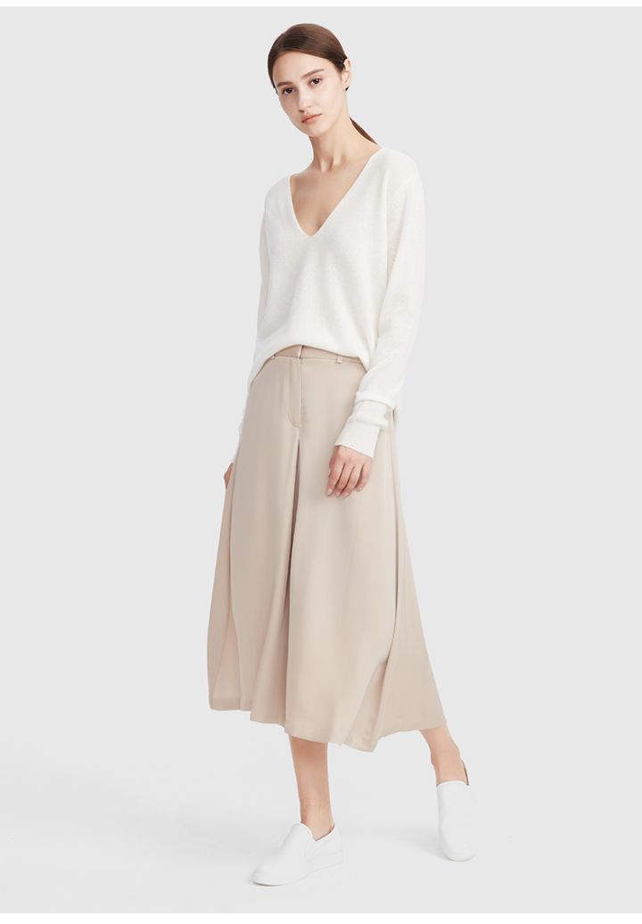 不想穿那些网红卖的衣服?感觉不上档次?也不想选奢侈品?