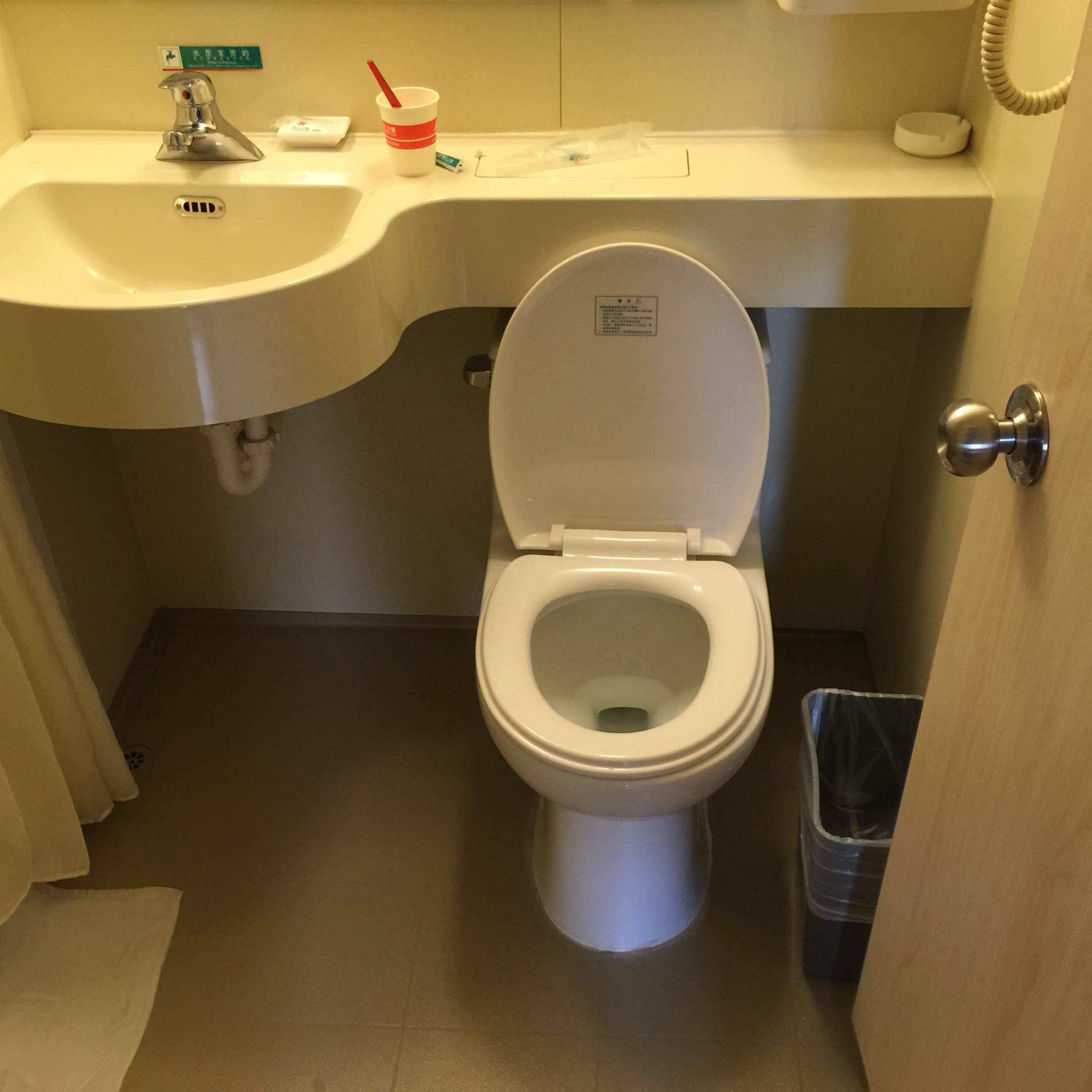 上厕所也得有学问,上厕所必须要在很干净的环境