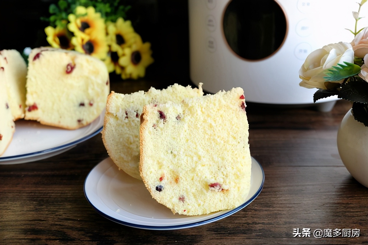 三个鸡蛋做蛋糕一杯面粉够不够,5个鸡蛋用几克蛋糕粉