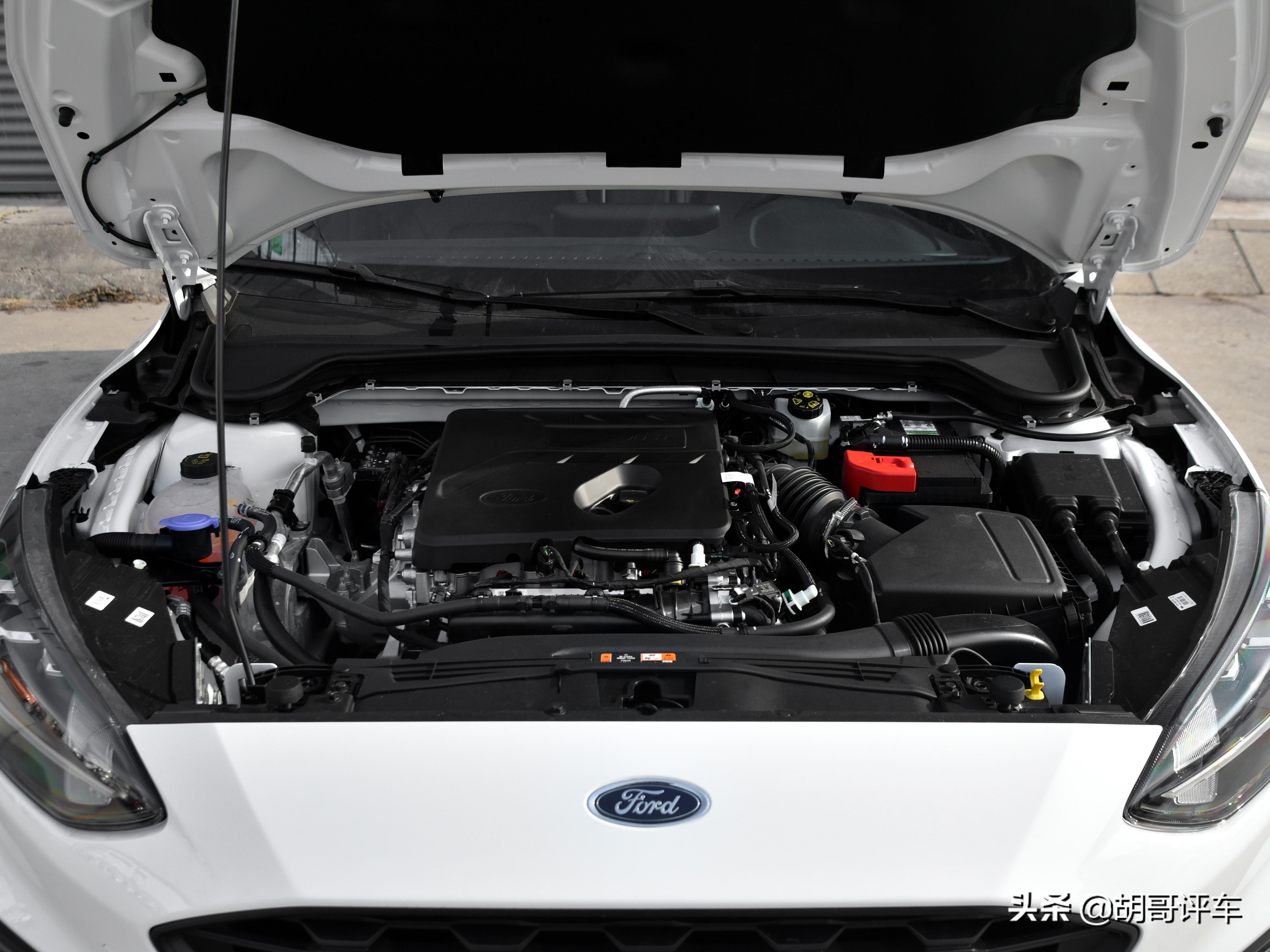 174马力,轴距达标,操控感不俗,带你看福克斯STline