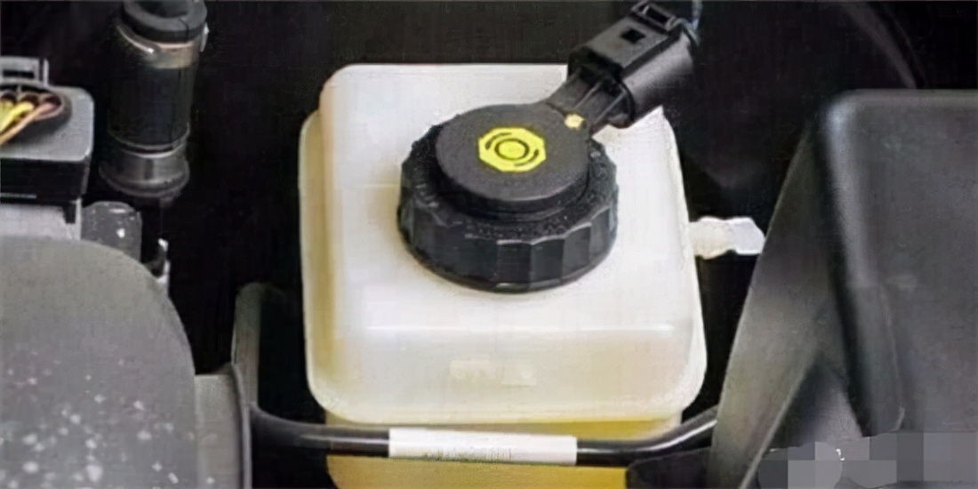 用车知识和用车常识素材,汽车有哪些油液需要定期更换