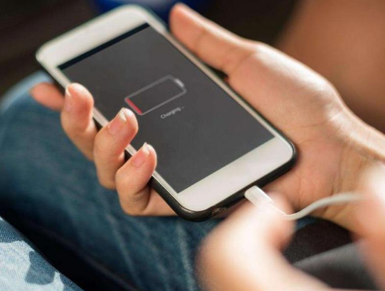 手机充电常见的五大误区,错误充电方法危害大