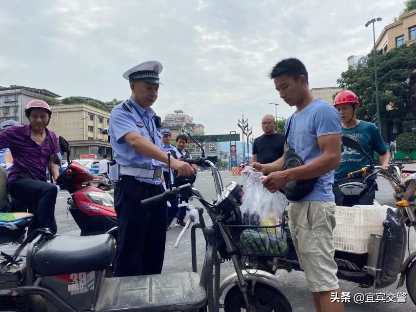 宜宾交警安全宣传,交警交通安全活动