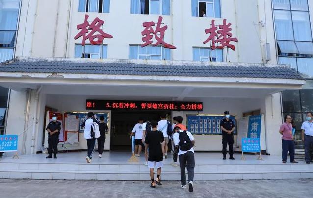 低于本科线20分以内补录还是专科,和本科线差几十分建议复习吗