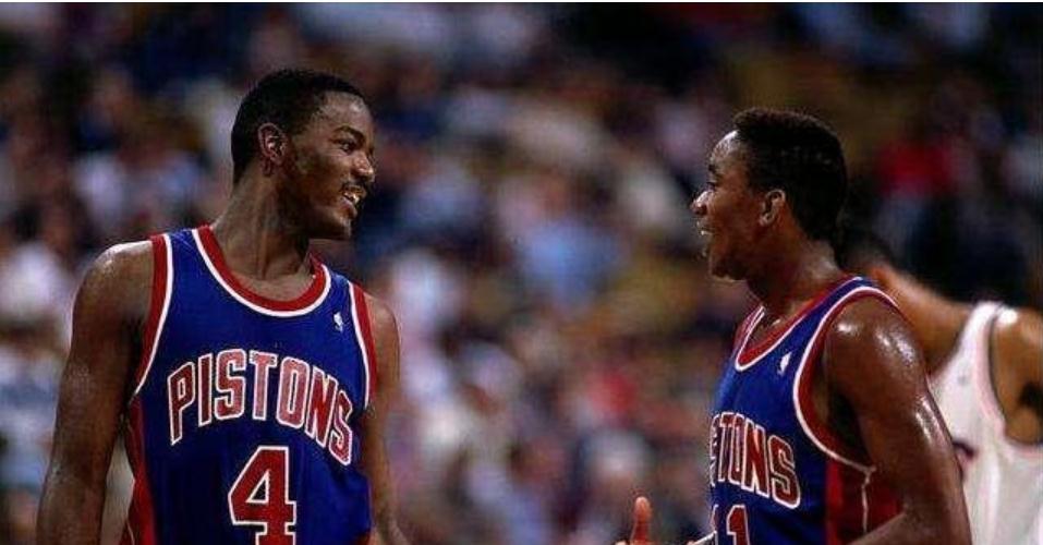 三后卫体系边前卫防守原则,三后卫最新阵型