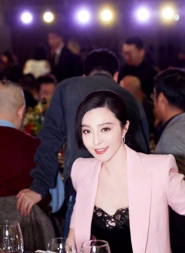 最新范冰冰机场穿搭工装裤,范冰冰加厚西裤