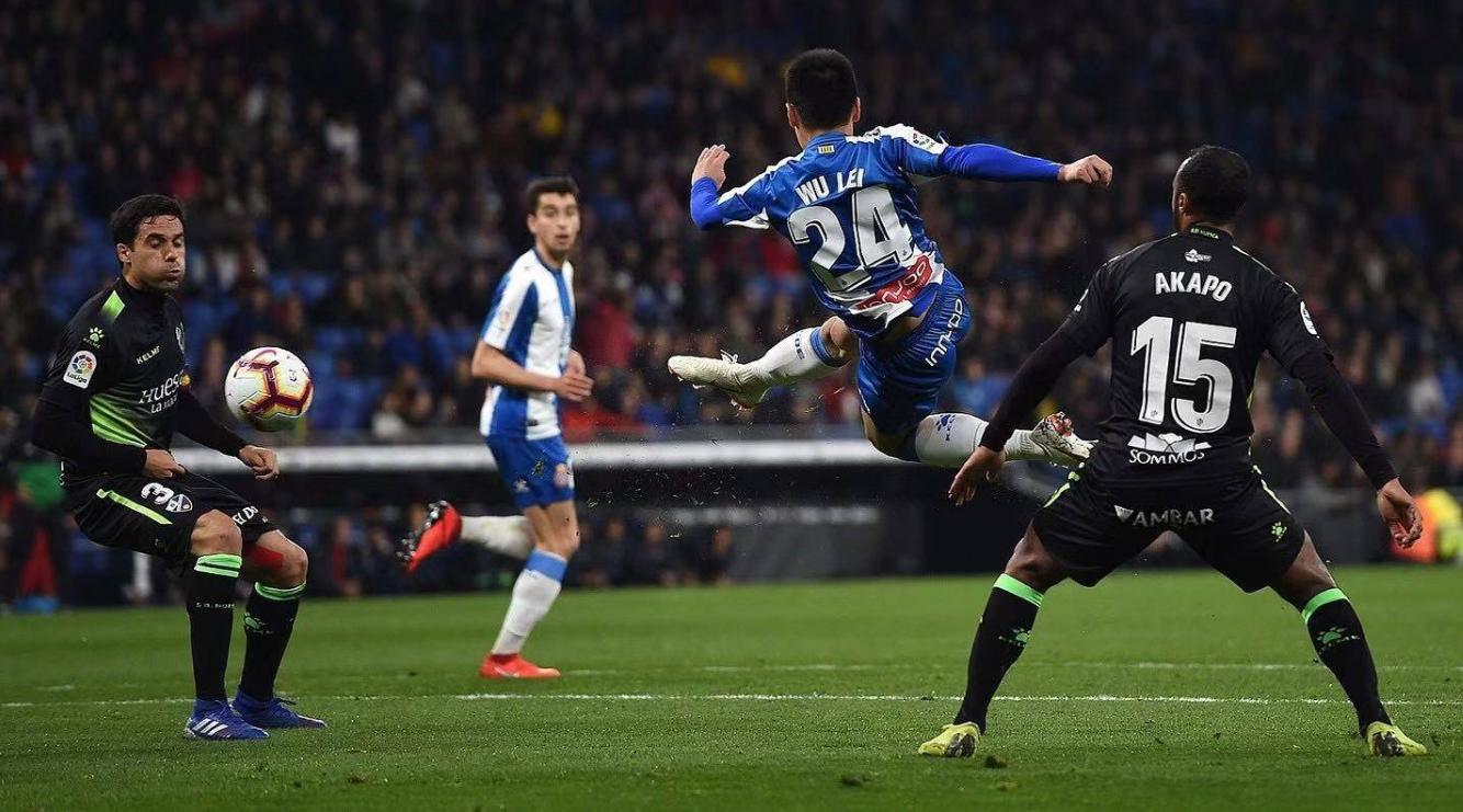 西甲官方称赞武磊单刀破门,武磊错失单刀后遭西媒集体批