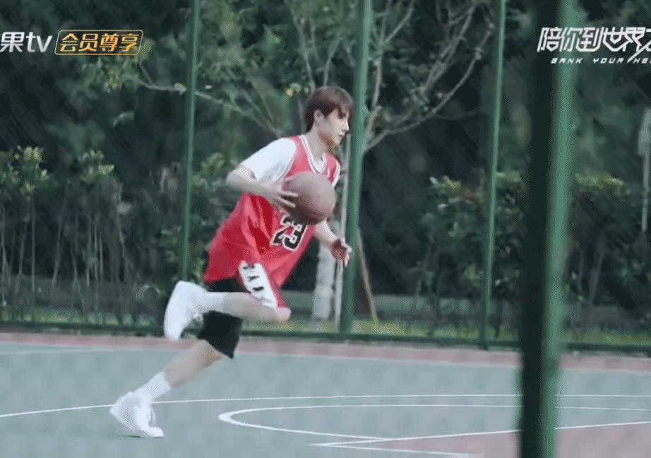 王一博运动少年完整版,王一博潮流男孩