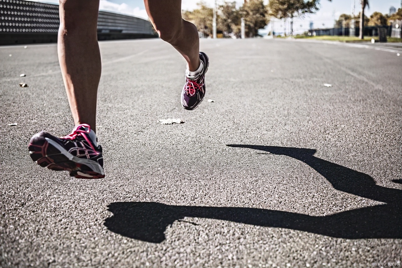 偏头痛折磨得痛不欲生,偏头痛太折磨人该如何治疗