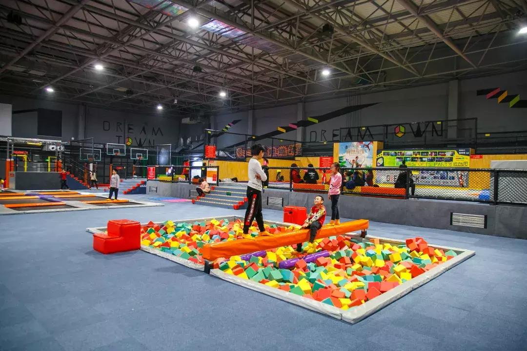 让全家老少玩上瘾的巨型嗨玩基地，1周年店庆活动炸翻全场！