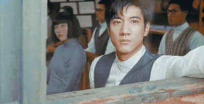 三娃奶爸王力宏，年入4.6亿，却一件衣服穿10年，钱都去哪了？