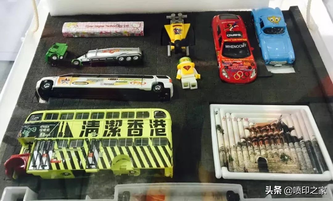 喷绘机和uv卷材机的区别,uv喷绘机有哪些优势