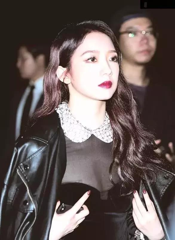 皮衣怎样穿才时髦呢,秋冬皮衣时髦穿搭