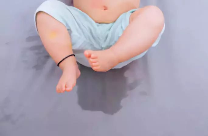 让孩子自己上厕所,10个妙招让宝宝独立如厕更轻松