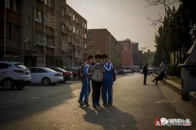 唐山钢厂停产下岗，有人月入8万，有人借钱生活