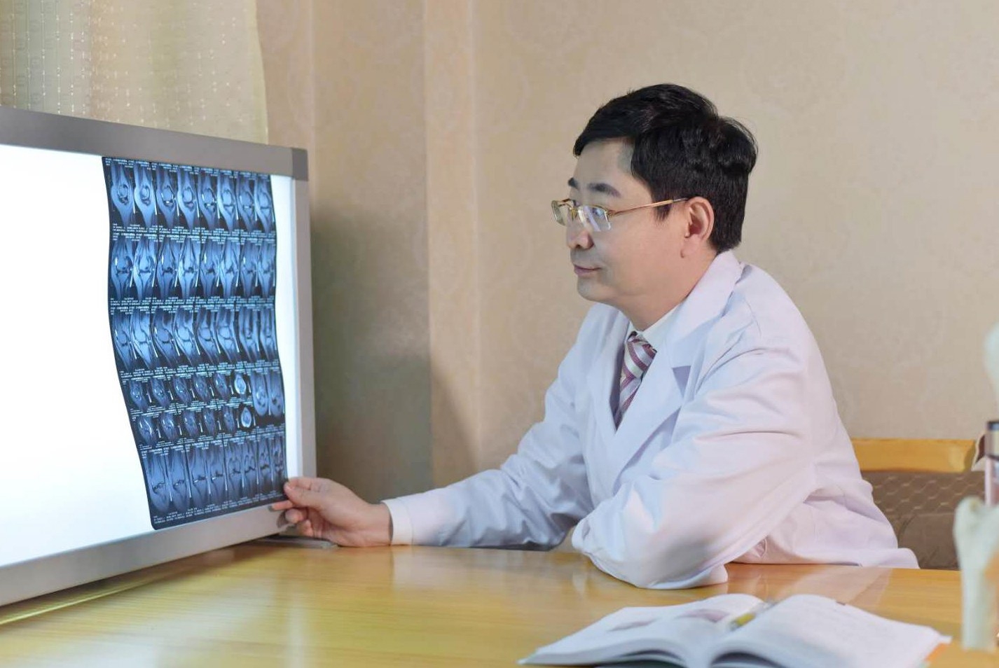 实现“膝”望75岁患者展笑颜——郭氏PRP穴位注射疗法助患者摆脱疼痛困扰